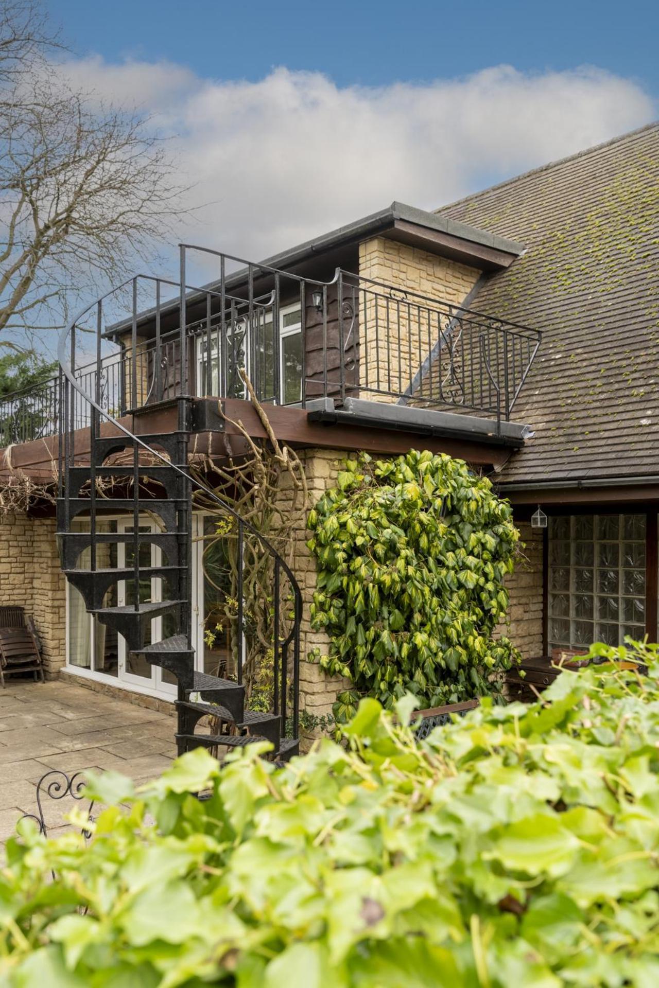 Sandford Meadow Guest House Kennington  外观 照片